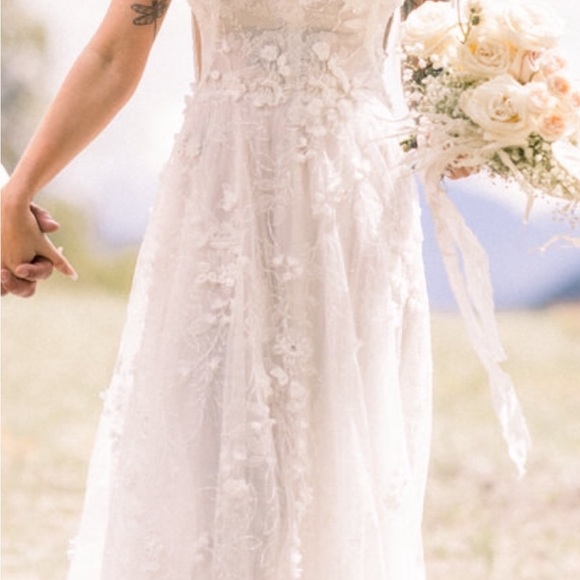 Dalaarna Tenille Ivory Wedding Dress - Picture 11 of 12